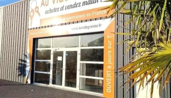 Au Vide Grenier Saintes (17) - Saintes