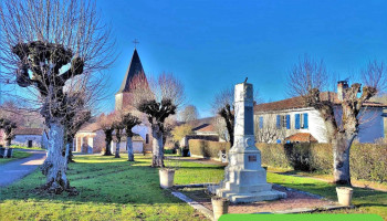 Monument aux Morts de Nanteuil-en-Vallée - France