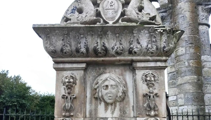 Abbaye De Charroux -  Site Web - Charroux