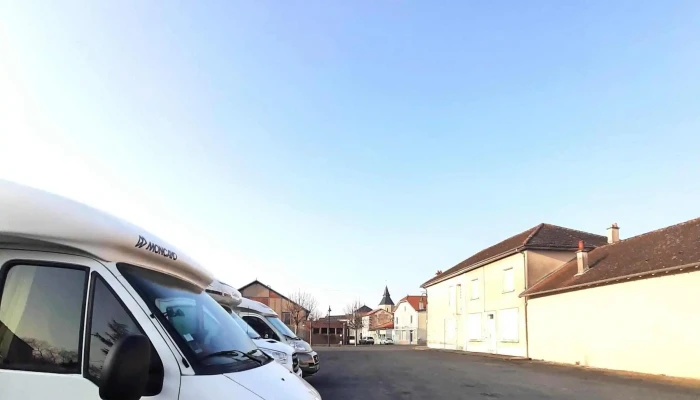 Aire Camping Car Gratuit Eau Electricite Wc Promotion - Chaunay