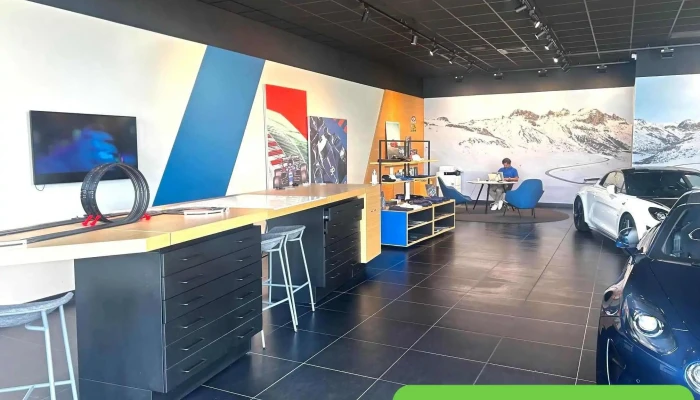Alpine Store Bordeaux -    Rrg Photos Du Proprietaire - Bruges