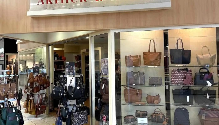 Arthur Aston Magasin De Maroquinerie - Chauray