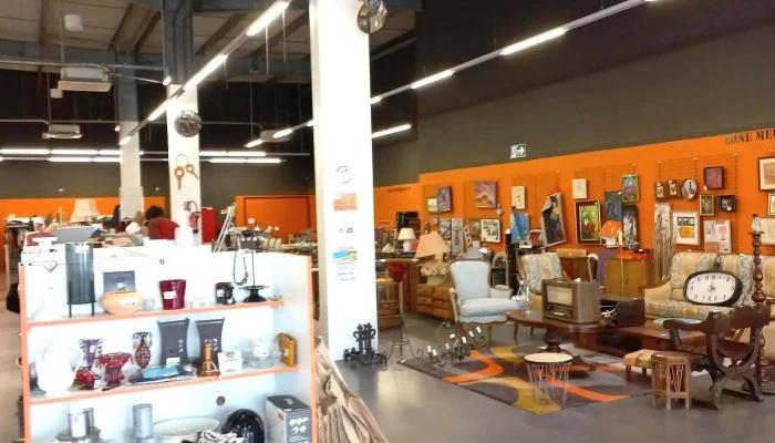 Au Vide Grenier La Rochelle Sud -    Angoulins Interieur - Angoulins
