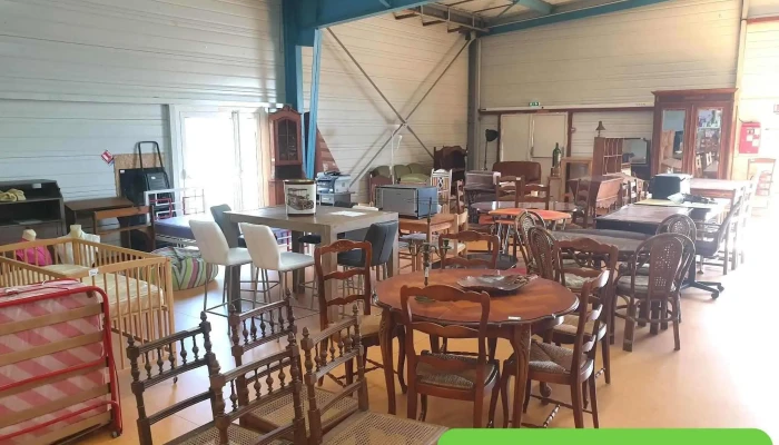 Au Vide Grenier Saintes 17 Interieur - Saintes