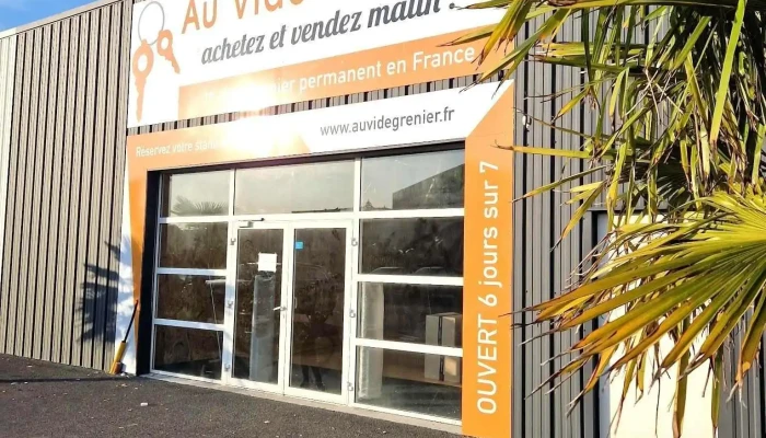 Au Vide Grenier Saintes 17 Tout - Saintes