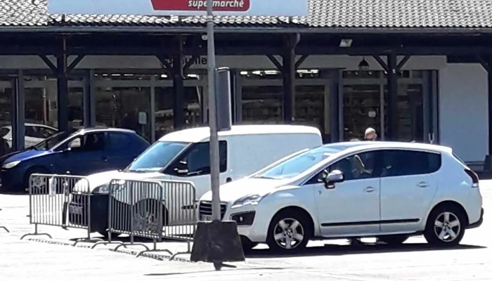 Auchan Supermarche Breuillet Stationnement - Breuillet