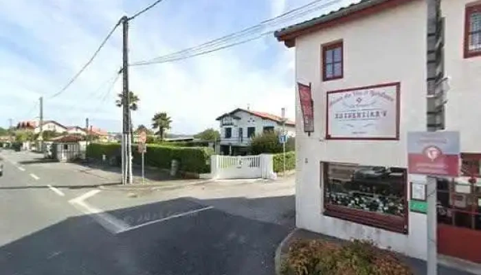 Authentikav Cave A Vins Propres Parking Derriere Street View Et 360deg - Guéthary