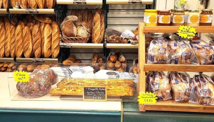 Boulangerie Patisserie Le Chant Du Pain Vitrine - Chasseneuil-sur-bonnieure