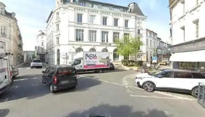 Boutique De Pret A Porter Femme En Ligne Dangouleme 24 Vingt Quatre Street View Et 360deg - Angoulême