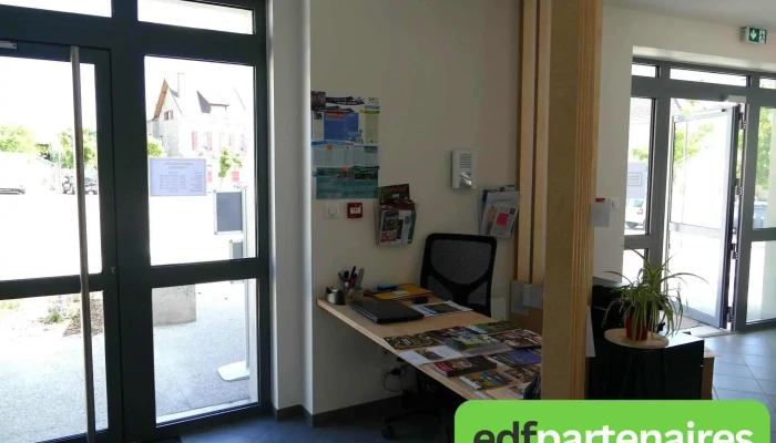 Bureau Daccueil Touristique Dauzances Et Comptoir Des Artisans Photos Du Proprietaire - Auzances