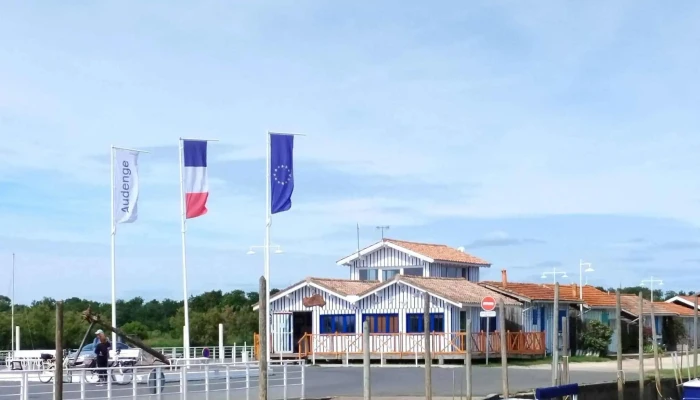 Cabane Bleue -    Cabane Aux Artistes Videos - Audenge