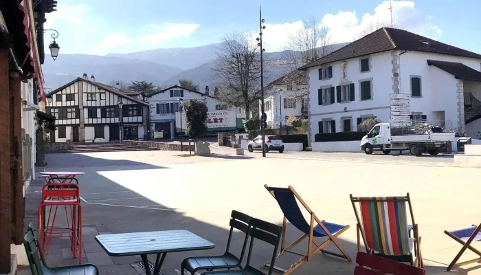 Cafe Plazan Ostatua -  Tout - Ascain
