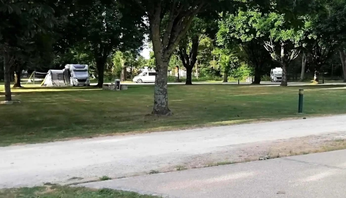 Camping De Mon Village Camping Car Park Opinions - Brioux-sur-boutonne