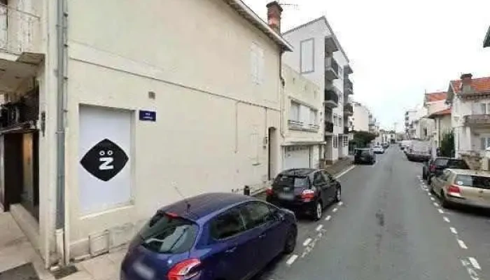 Clopinette Cigarette Electronique Street View Et 360deg - Arcachon