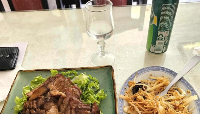 Hoa Binh Restaurant -  Pres De Moi - Chauvigny