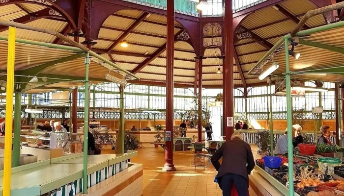 La Halle Du Marche De Marans Tout - Marans