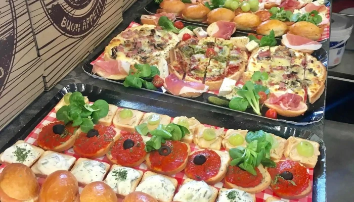 La Tour De Pizz Abzac Plats Et Boissons - Abzac