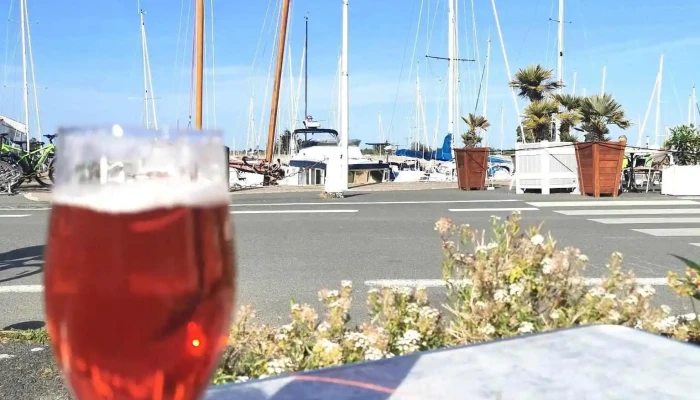 Le Cafe Du Commerce Plats Et Boissons - Ars-en-ré