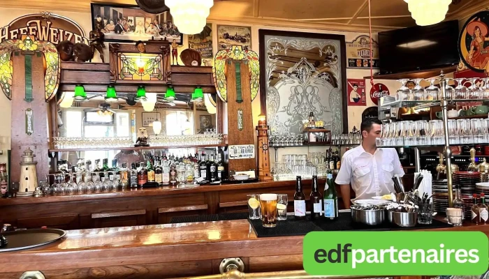 Le Cafe Du Commerce Tout - Ars-en-ré