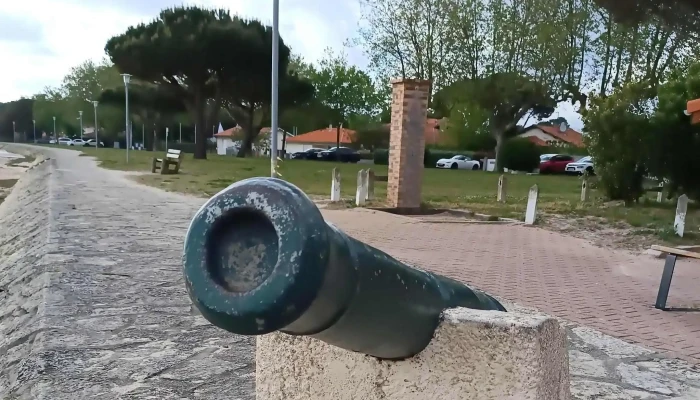 Les Canons Dares Photos - Arès