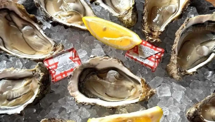 Lhuitriere De Re   Degustation De Fruits De Mer   Boutique Distributeur 2424 Huitre - Ars-en-ré