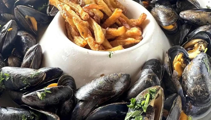 Lhuitriere De Re   Degustation De Fruits De Mer   Boutique Distributeur 2424 Moule - Ars-en-ré
