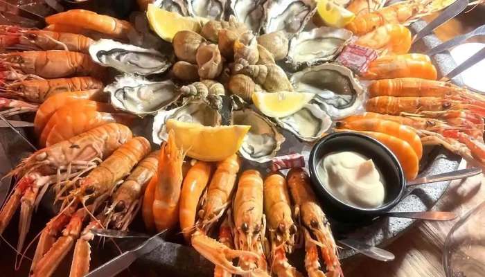Lhuitriere De Re   Degustation De Fruits De Mer   Boutique Distributeur 2424 Produits De La Mer - Ars-en-ré