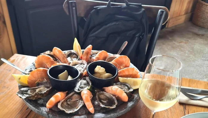 Lhuitriere De Re   Degustation De Fruits De Mer   Boutique Distributeur 2424 Restaurant De Fruits De Mer - Ars-en-ré