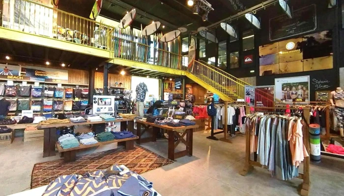 Magasin Boardriders Quiksilver Billabong Roxy Element Dc Shoes Rvca -  Street View Et 360deg - Saint-jean-de-luz