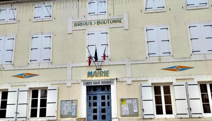 Mairie -  Hotel De Ville - Brioux-sur-boutonne