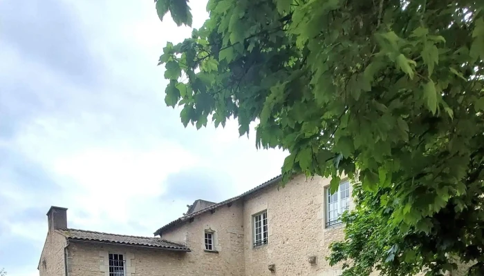 Parc Du Chateau Dayron Aire De Pique Nique - Ayron