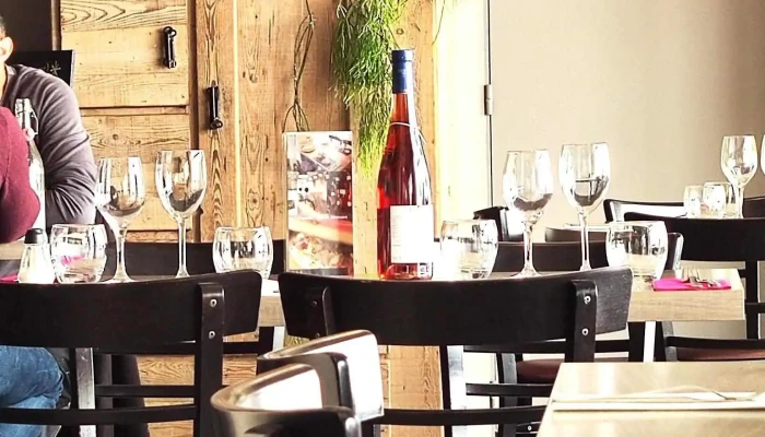 Restaurant A Table Atmosphere - Brioux-sur-boutonne