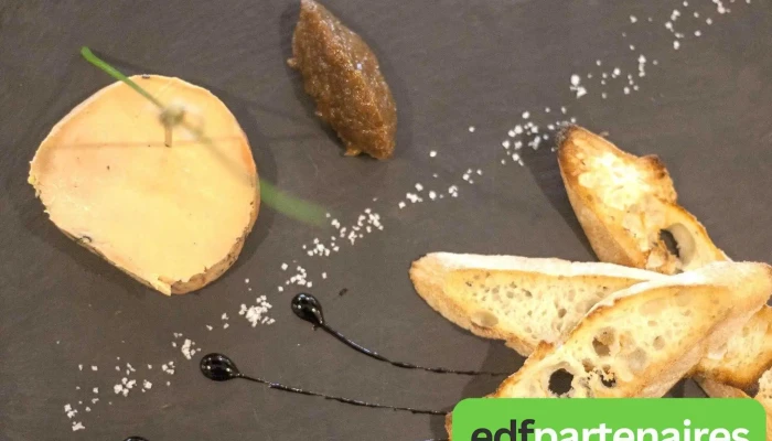 Restaurant A Table Plats Et Boissons - Brioux-sur-boutonne