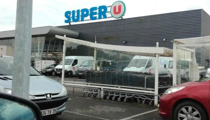 Super U Et Drive -  Stationnement - Coulonges-sur-l'autize