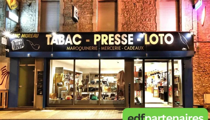 Tabac Presse Loto Pmu Snc Moreau Maroquinerie Vêtements Librairie Cadeaux Mercerie Point poste Relais Colis - Chasseneuil-Sur-Bonnieure