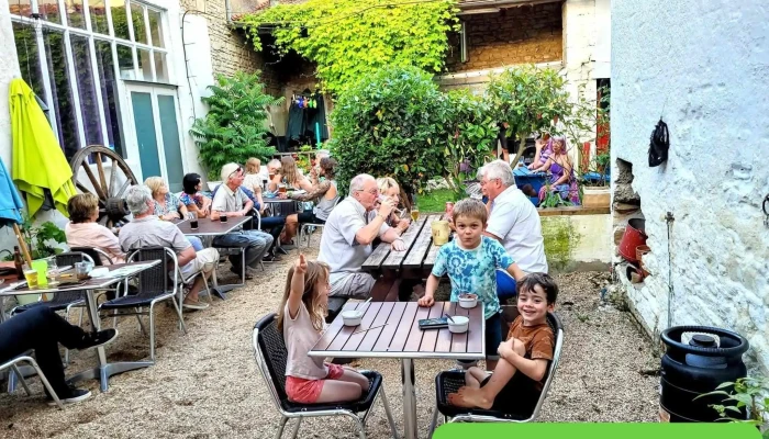 The Green Man Inn -  Atmosphere - Charroux