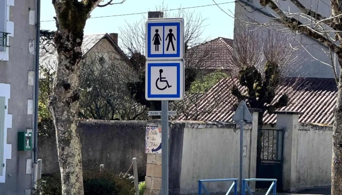 Toilettes Publiques -  Toilettes Publiques - - Archigny