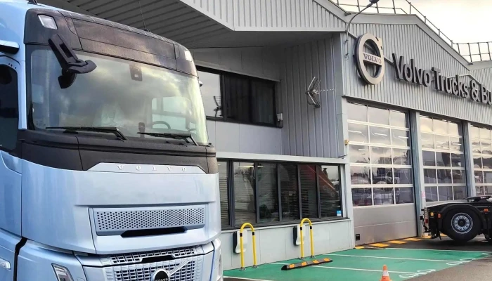 Volvo Truck Center Bordeaux -    Bruges Pres De Moi - Bruges